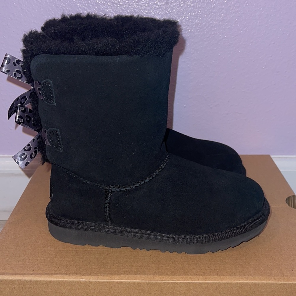 BRAND NEW Girls Black Ugg’s - Picture 8 of 16